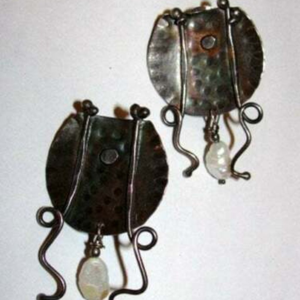 Hammered Disc Figural Modernist Freshwater Pearl D